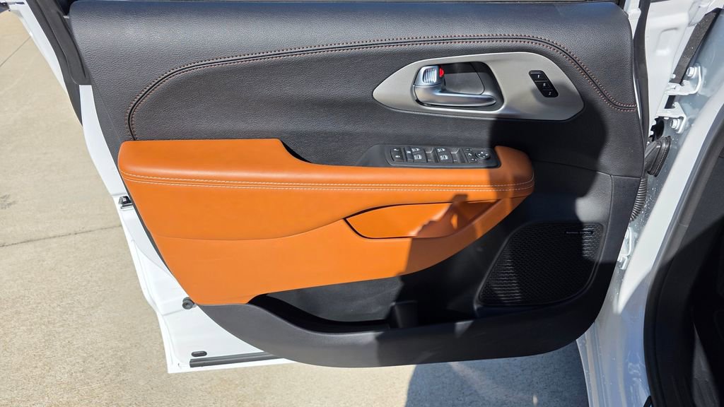 New 2026 Chrysler Pacifica Pinnacle image 24