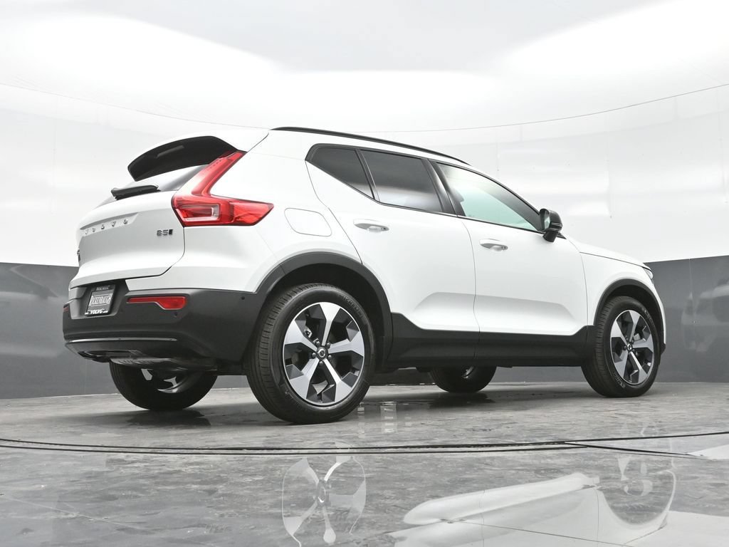 New 2026 Volvo XC40 B5 Plus w/ Protection Package Premier AWD/4WD image 14