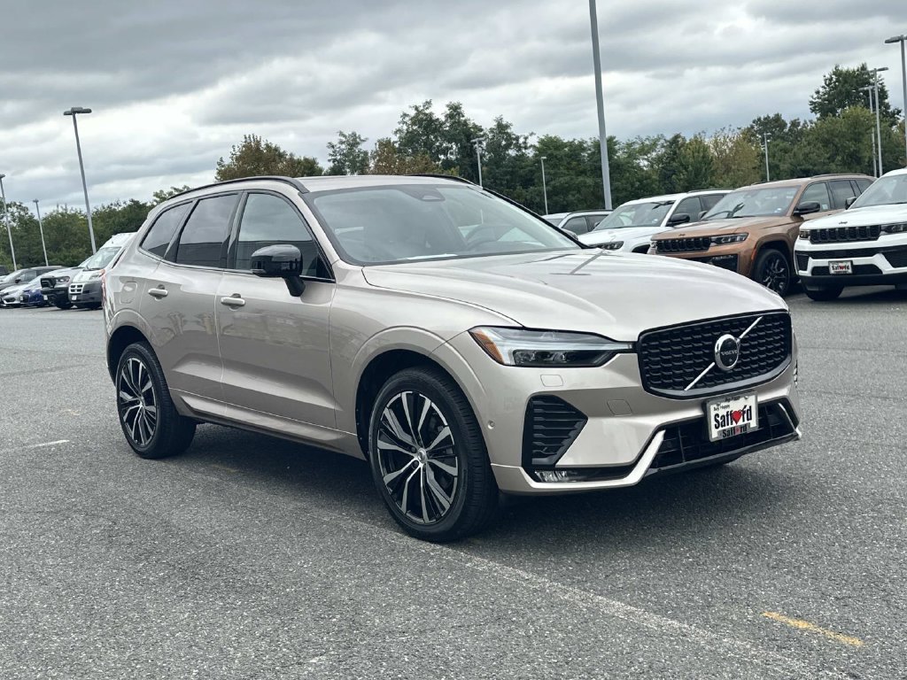 Used 2023 Volvo XC60 B5 Plus w/ Climate Package AWD/4WD image 10