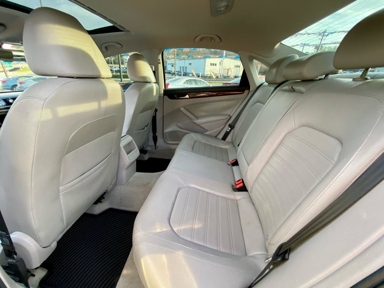 Used 2012 Volkswagen Passat 2.5 SEL FWD image 10