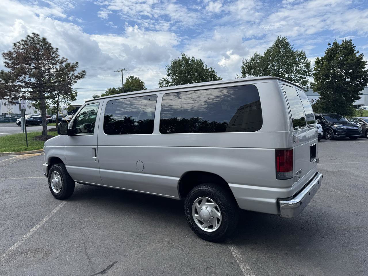 Used 2013 Ford E-350 and Econoline 350 XLT RWD image 24