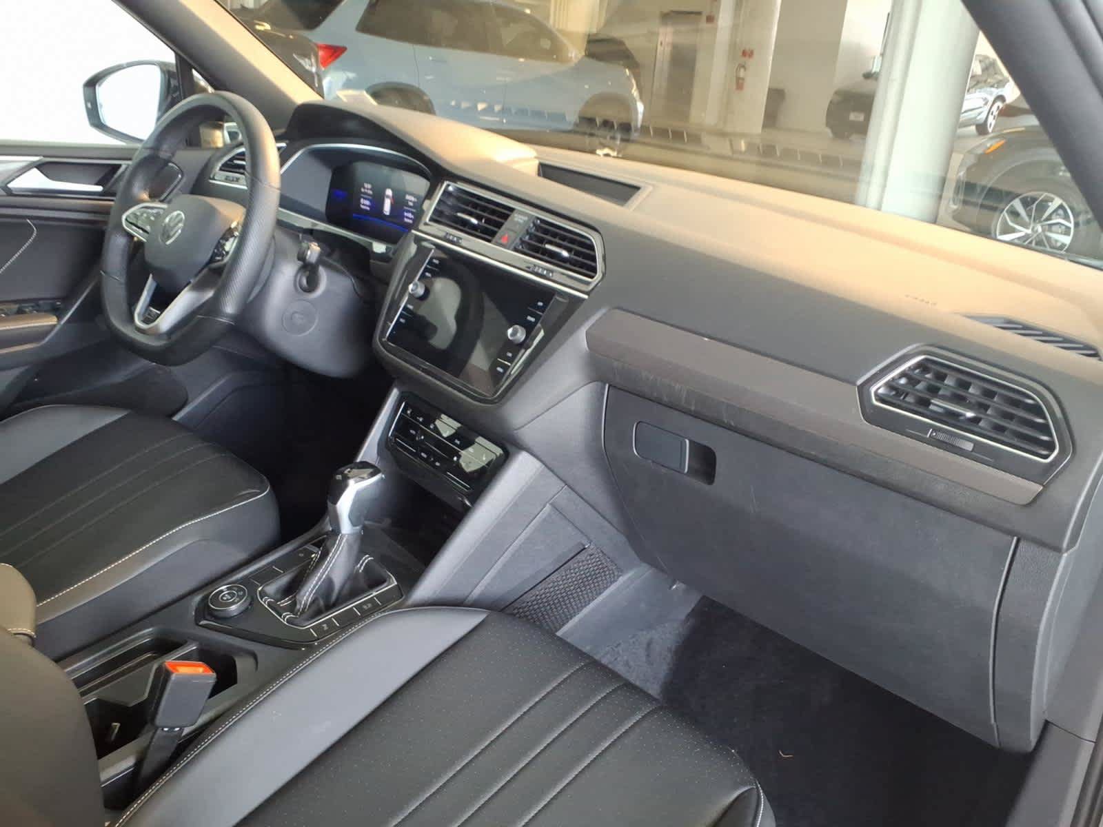Used 2023 Volkswagen Tiguan SE R-Line AWD/4WD image 22