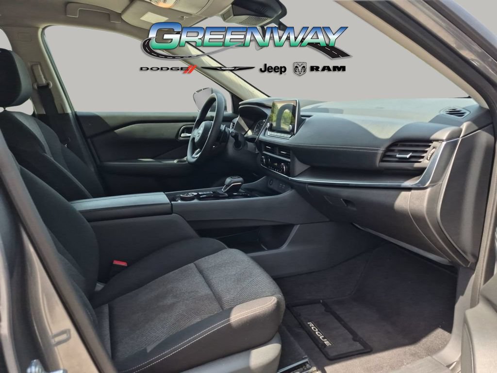 Used 2024 Nissan Rogue SV AWD/4WD image 8