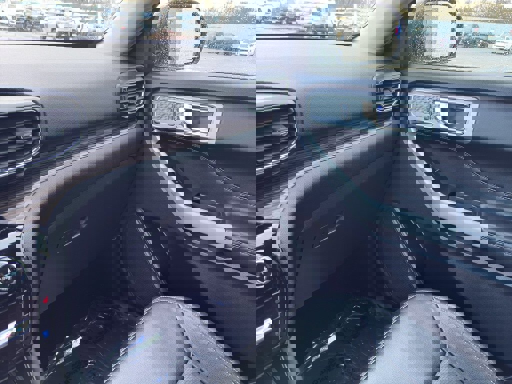 Used 2022 Ford Explorer Limited image 12