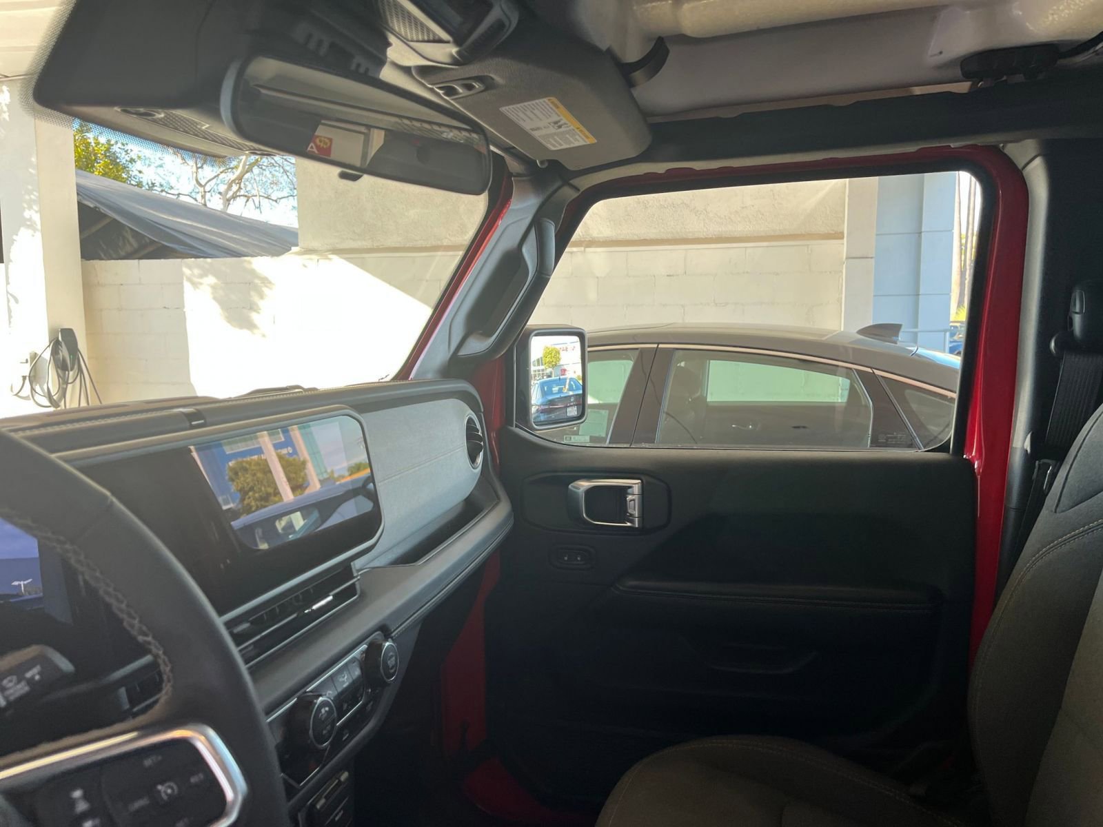 Used 2025 Jeep Wrangler Sahara image 35