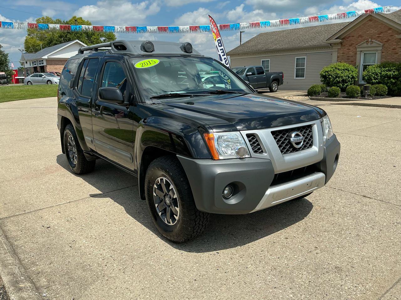 Used 2015 Nissan Xterra PRO-4X AWD/4WD image 3