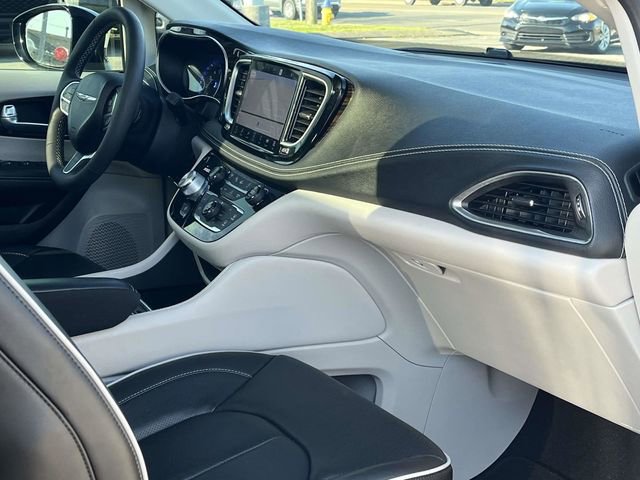 Used 2023 Chrysler Pacifica Limited image 25