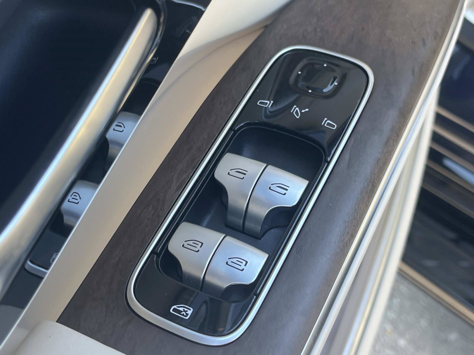 Certified 2024 Mercedes-Benz Maybach EQS 680 4MATIC image 30