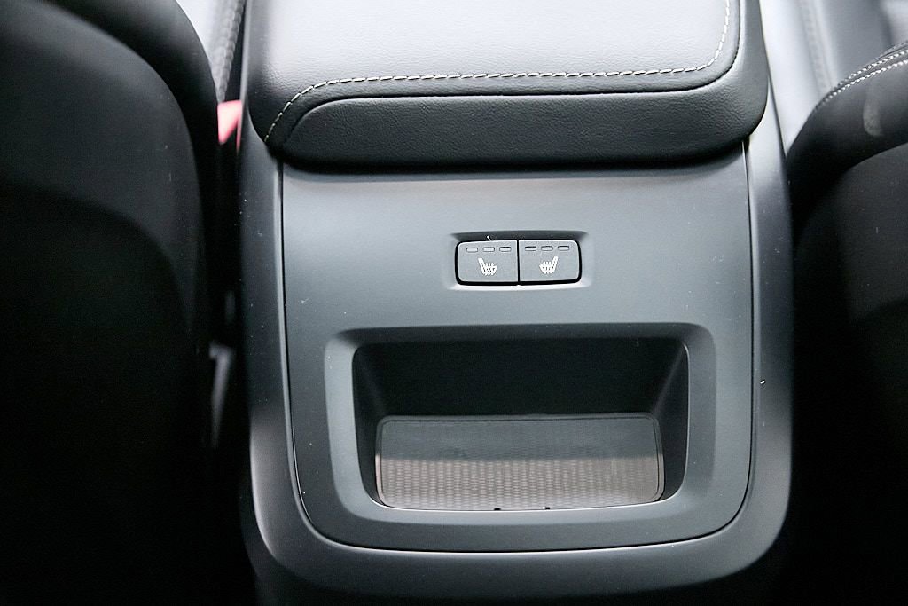 Certified 2024 Volvo XC60 T8 Ultimate w/ Protection Package Premier image 26