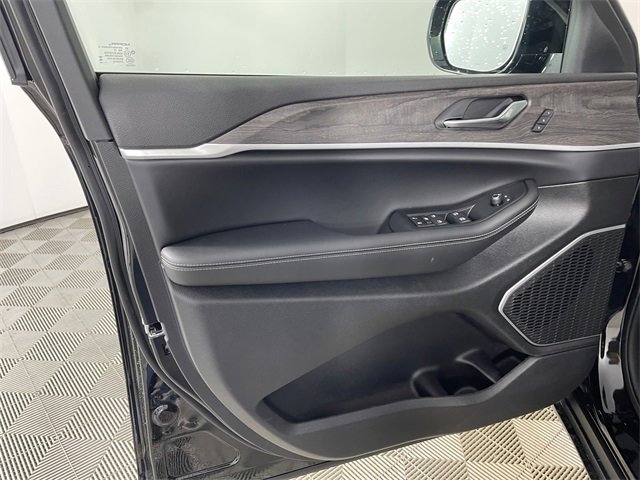 New 2025 Jeep Grand Cherokee Limited 4xe image 17