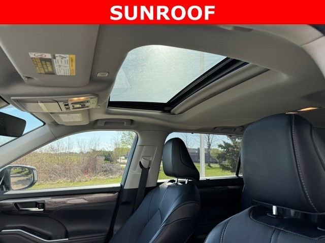Used 2023 Toyota Highlander Limited AWD/4WD image 10