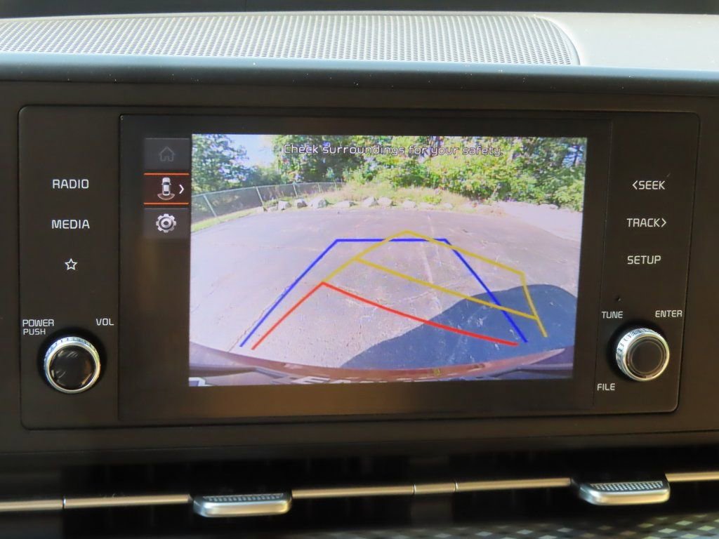 Used 2024 Kia Carnival LX FWD image 6