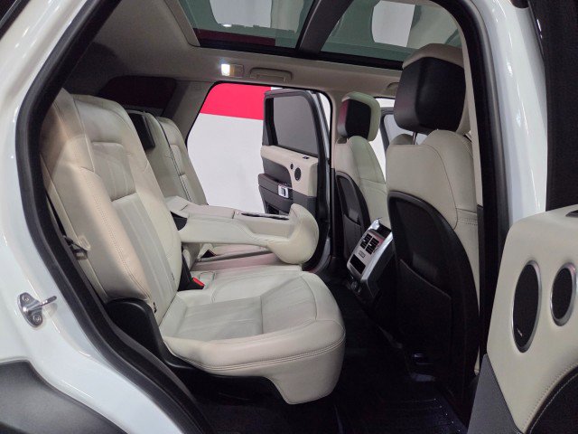 Used 2021 Land Rover Range Rover Sport HSE Dynamic image 9