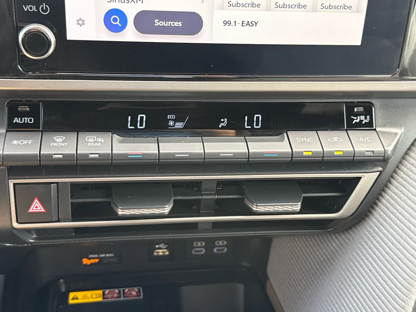Used 2025 Toyota Camry SE w/ Convenience Package FWD image 18