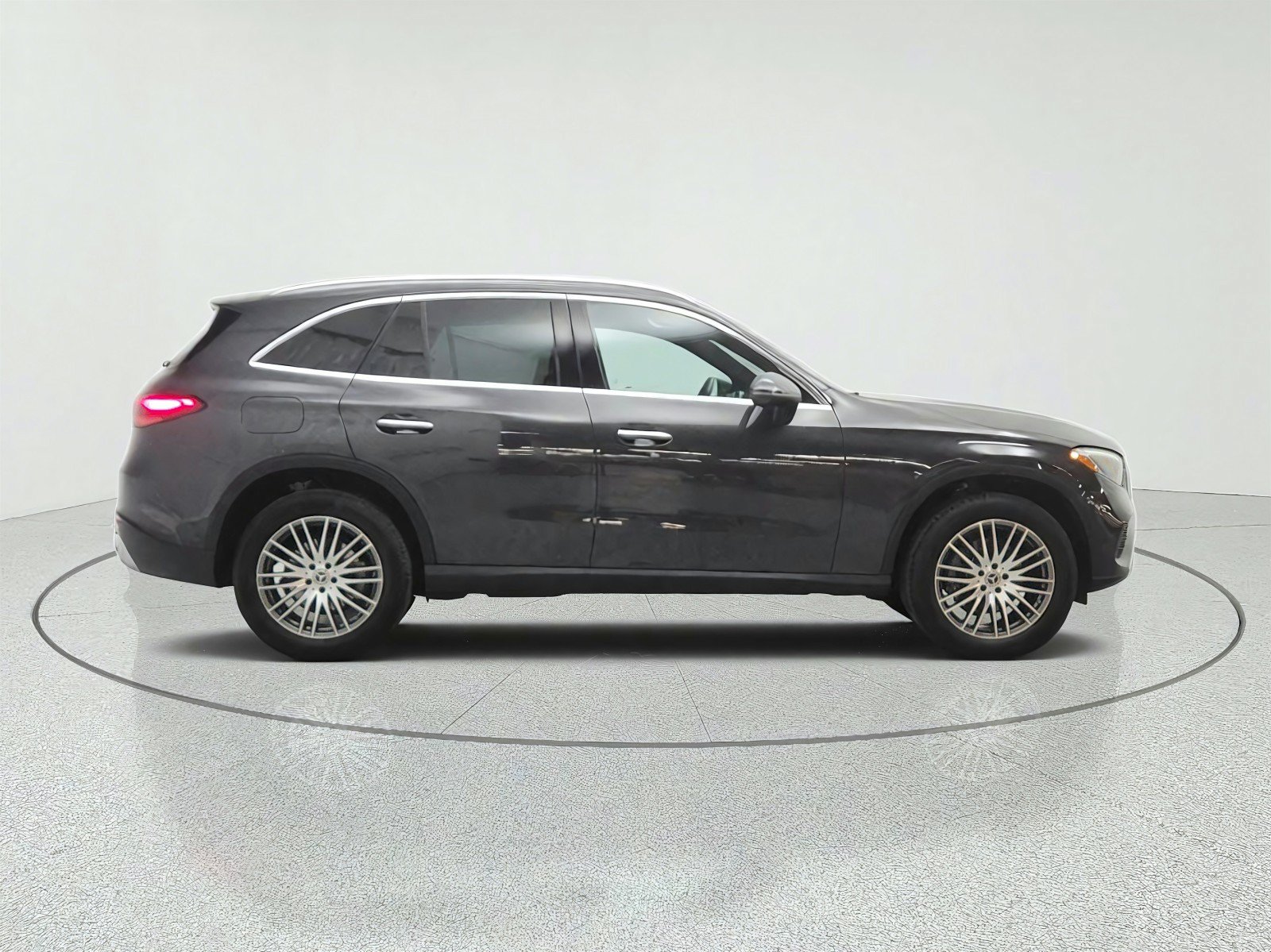 Used 2024 Mercedes-Benz GLC 300 image 4