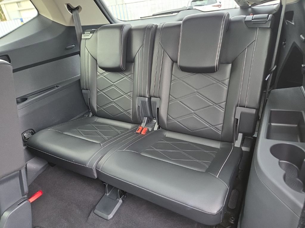 Used 2024 Volkswagen Atlas SE image 16