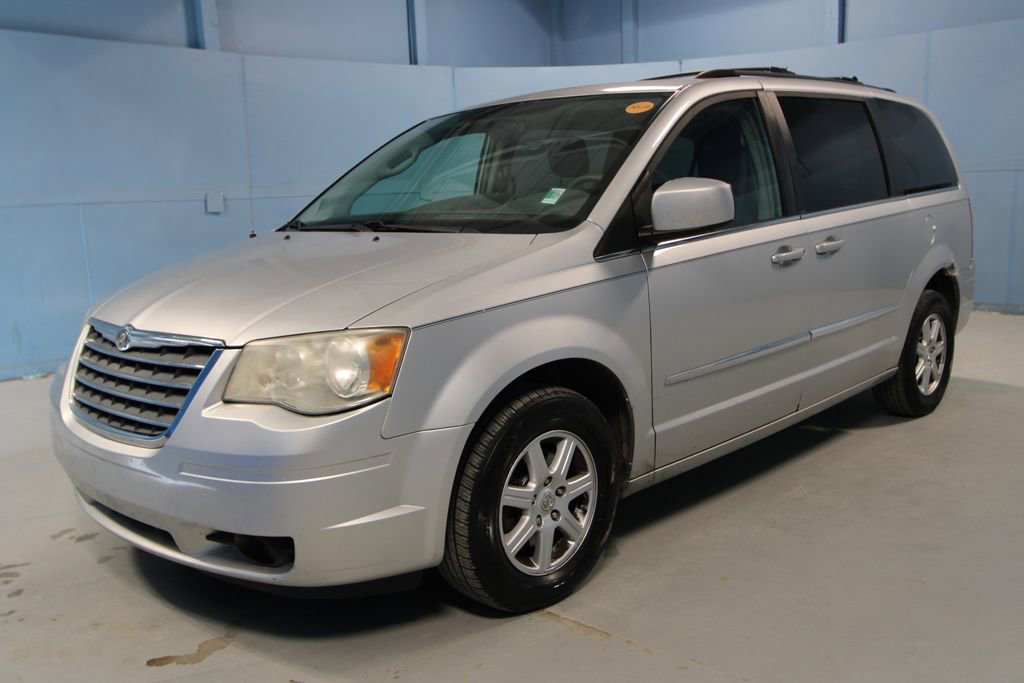 Used 2010 Chrysler Town & Country Touring image 20