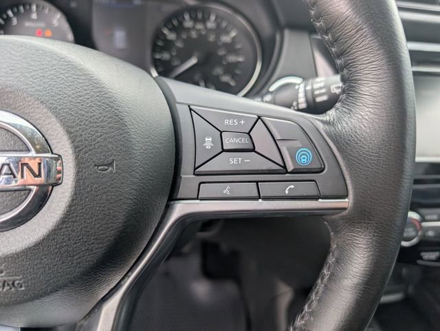 Used 2019 Nissan Rogue SV w/ Premium Package image 14