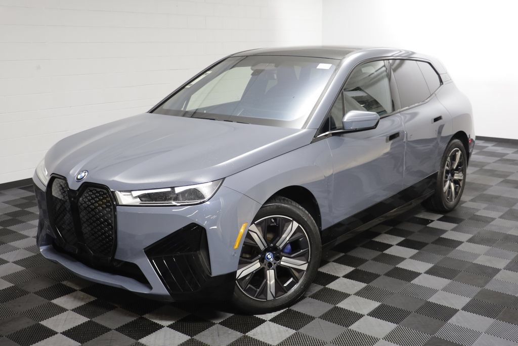 Used 2024 BMW iX xDrive50 w/ Sport Package AWD/4WD image 2