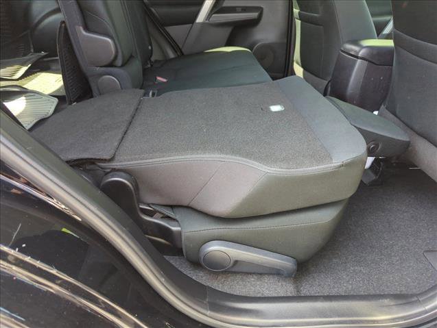 Used 2018 Toyota RAV4 LE w/ All Weather Liner Package image 21