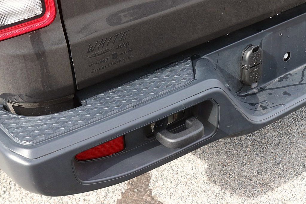 Used 2024 Jeep Gladiator Sport image 8