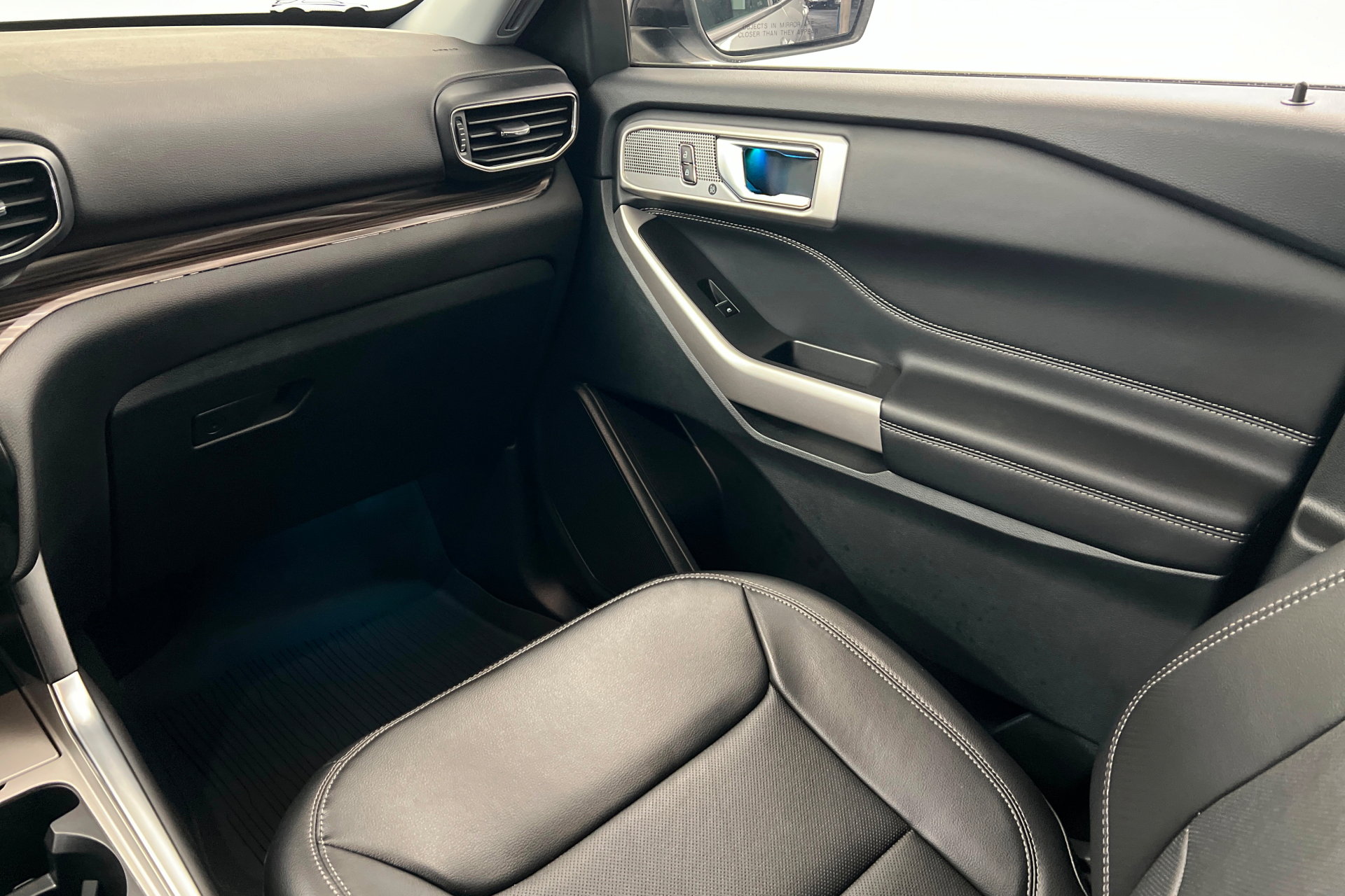 Used 2024 Ford Explorer Limited w/ Equipment Group 301A AWD/4WD image 10