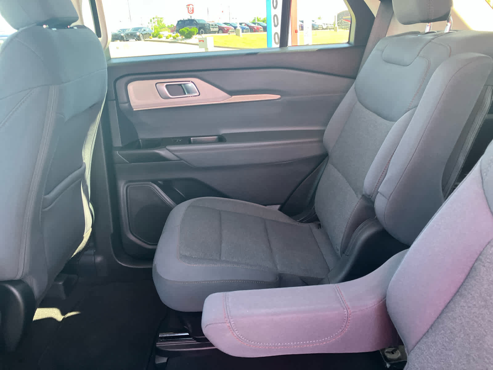 Used 2025 Ford Explorer Active RWD image 34