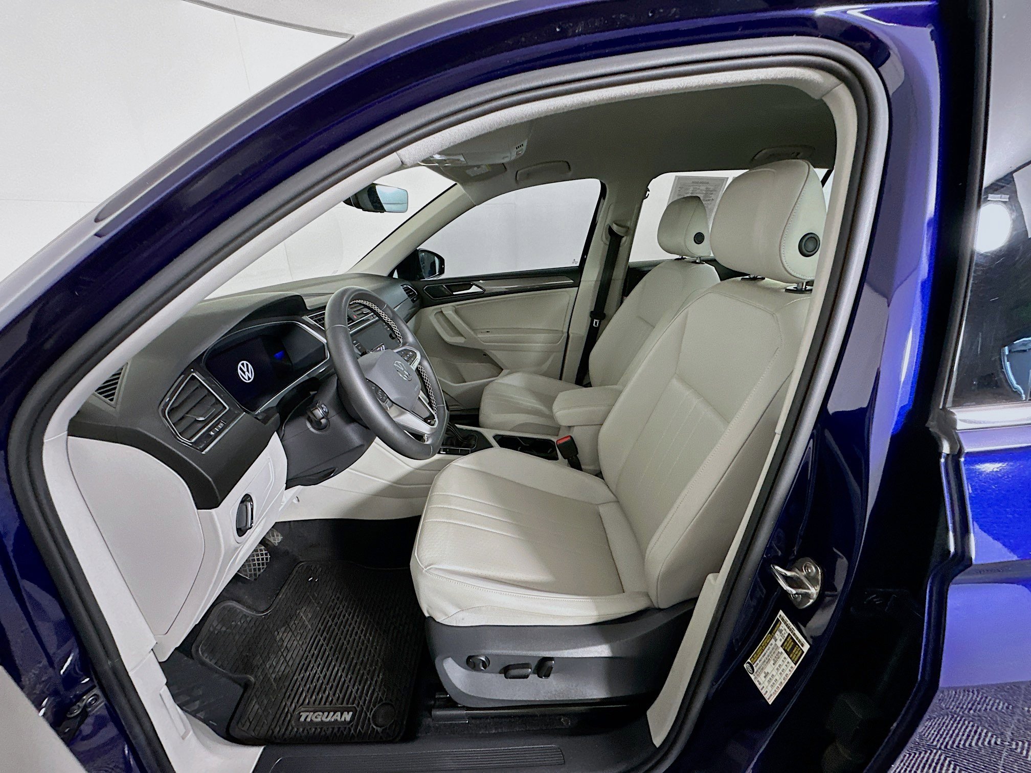 Used 2022 Volkswagen Tiguan SE image 13