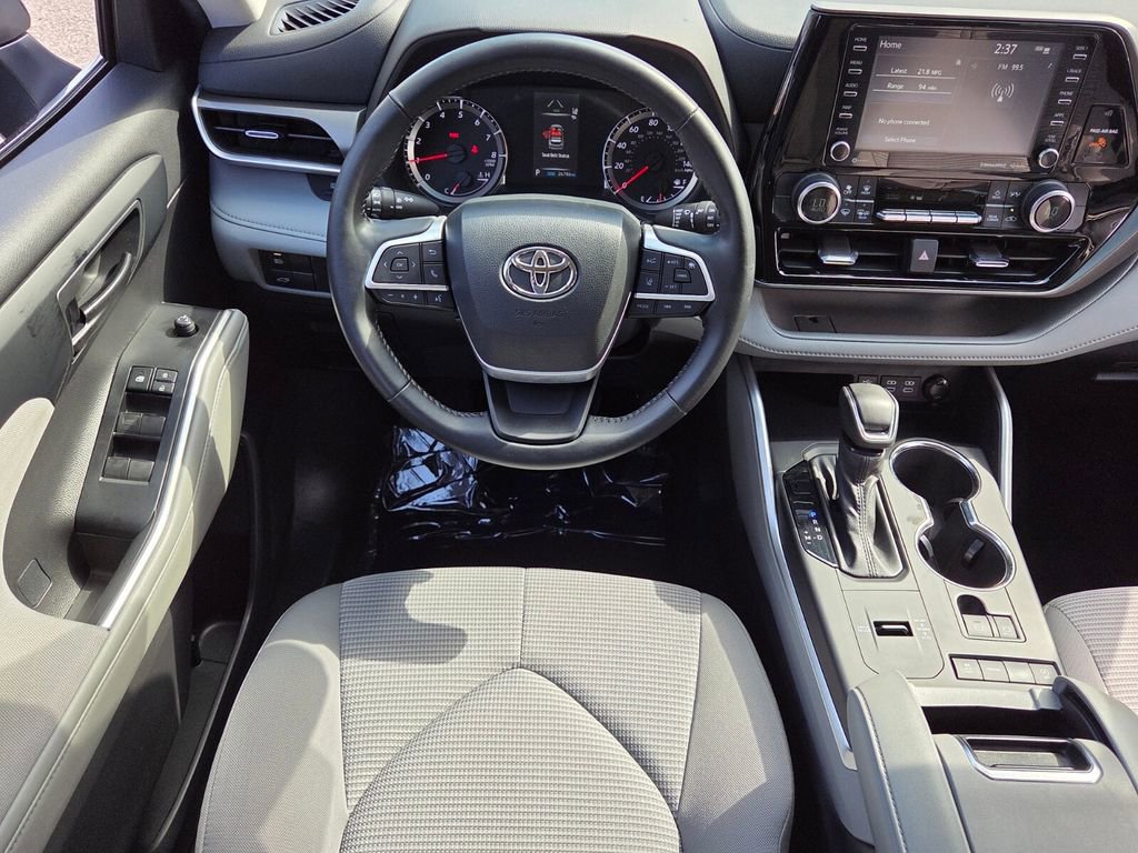 Used 2022 Toyota Highlander LE image 12