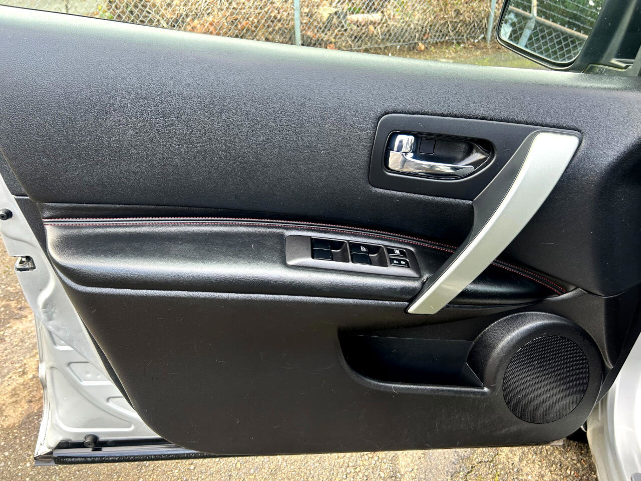 Used 2012 Nissan Rogue SL image 9