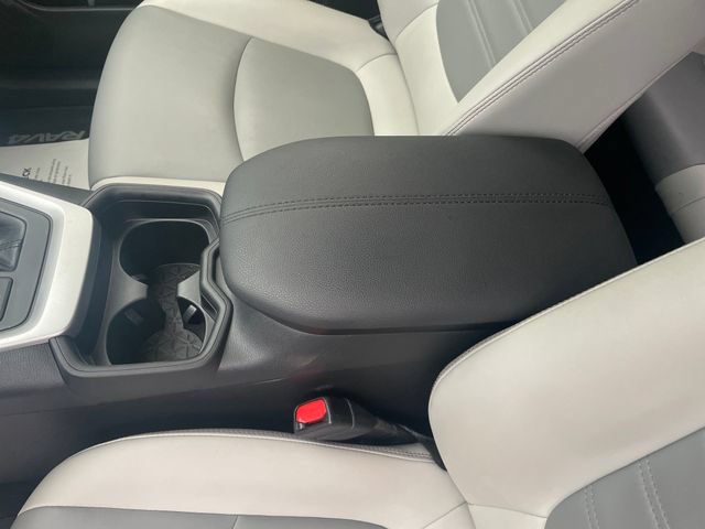 Used 2021 Toyota RAV4 XLE Premium AWD/4WD image 28