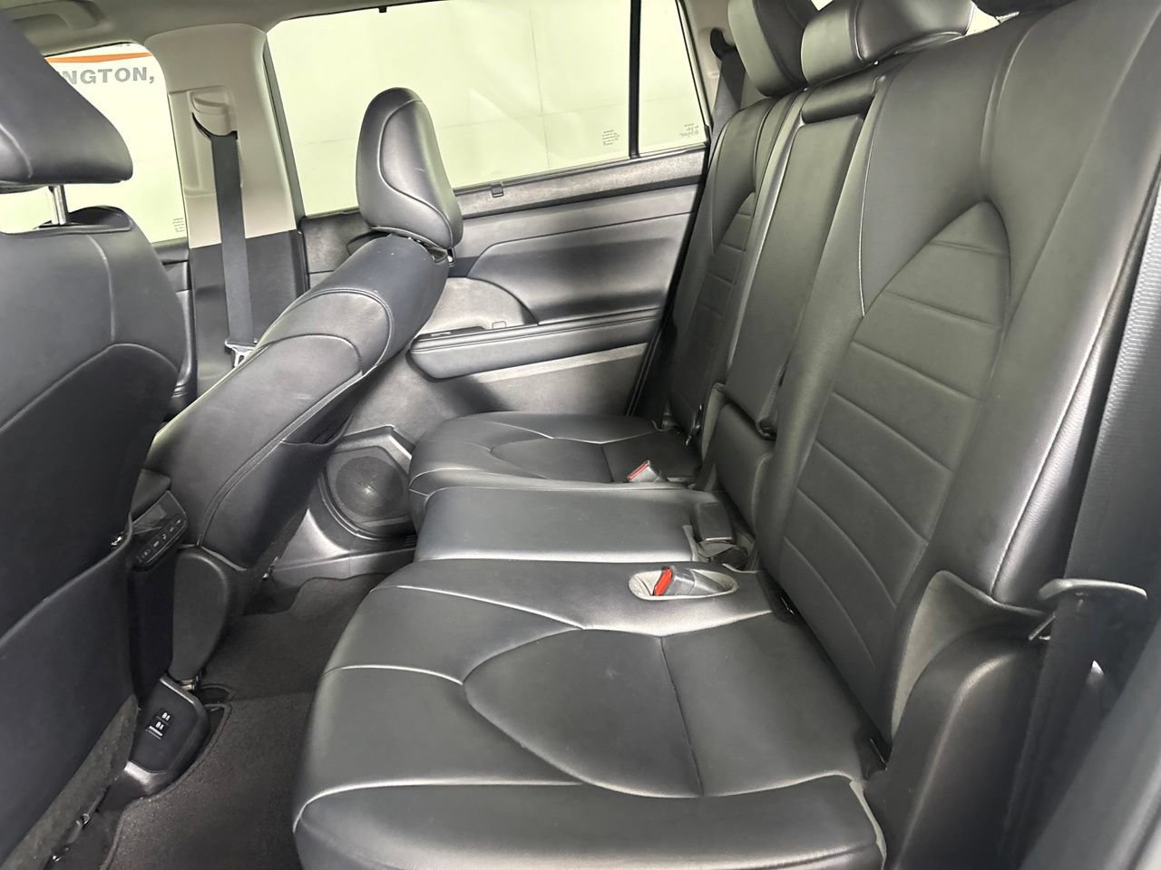 Used 2021 Toyota Highlander XLE FWD image 23