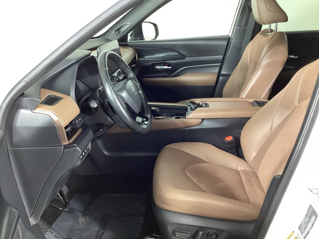 Used 2024 Toyota Grand Highlander AWD Hybrid image 11