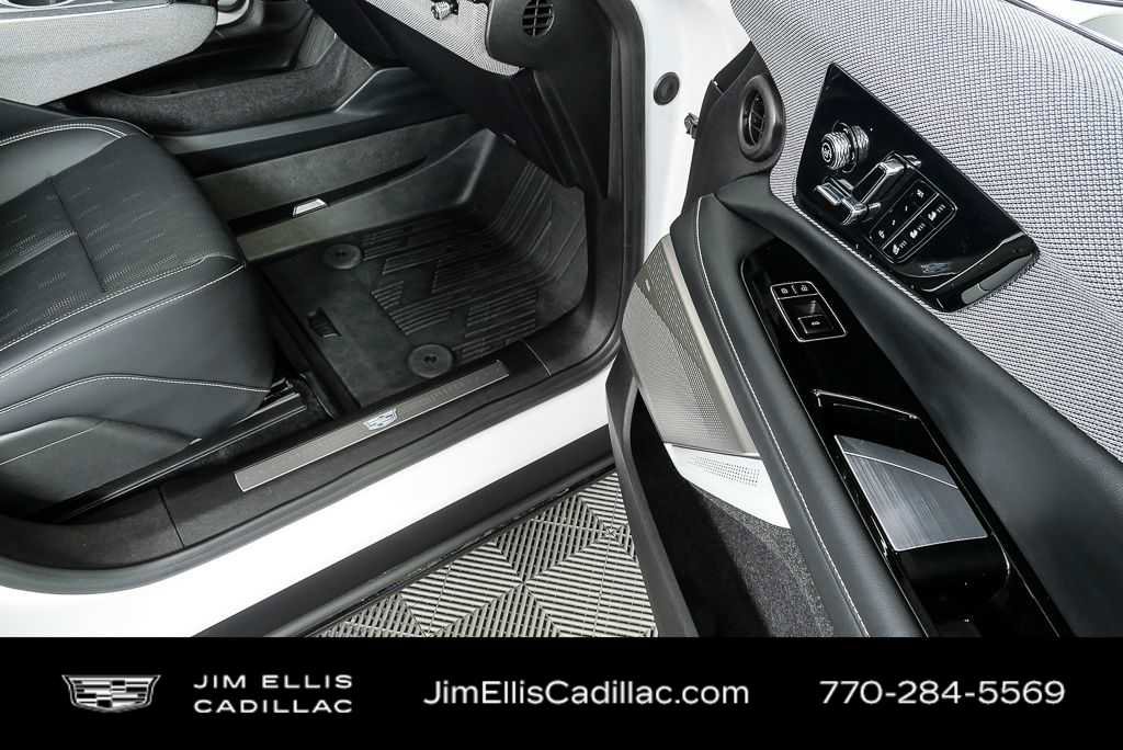 Certified 2025 Cadillac Optiq Luxury 2 w/ LPO, Floor Liner Package AWD/4WD image 24