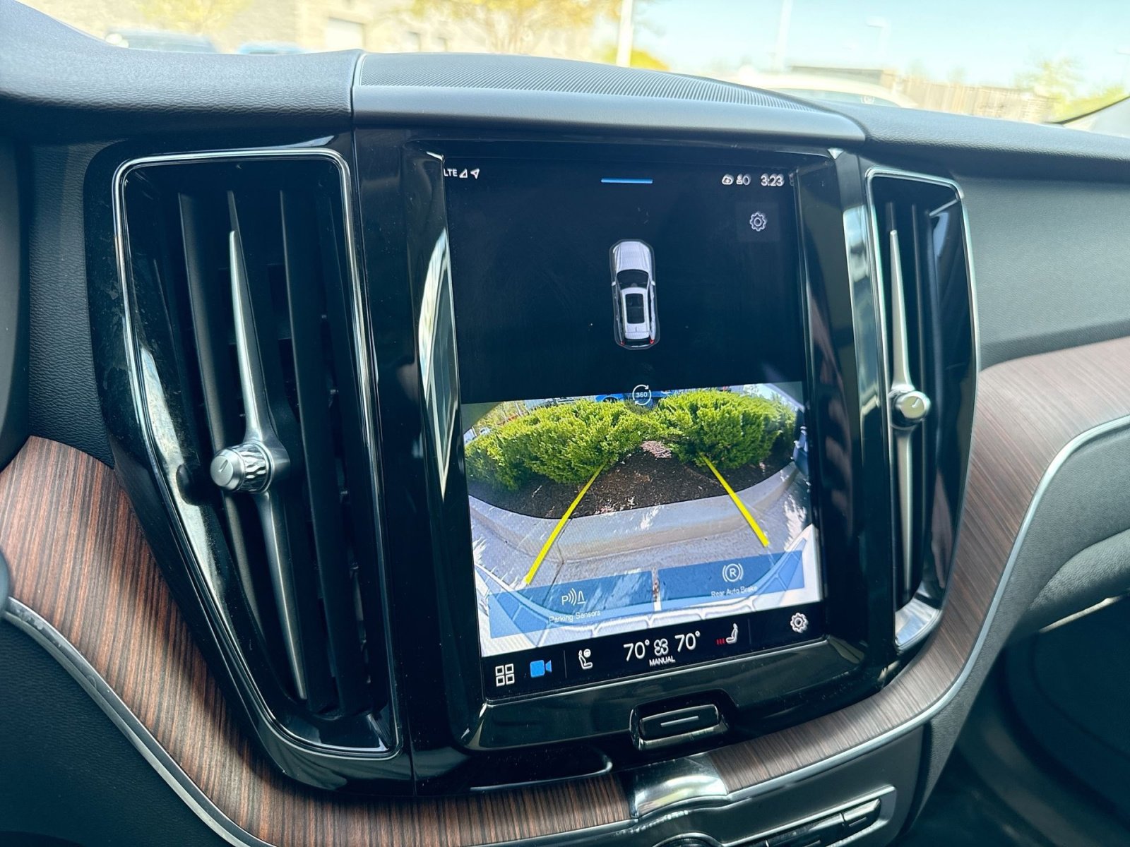 Certified 2023 Volvo XC60 B5 Plus AWD/4WD image 19