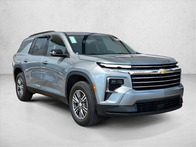 Used 2024 Chevrolet Traverse LT FWD image 3
