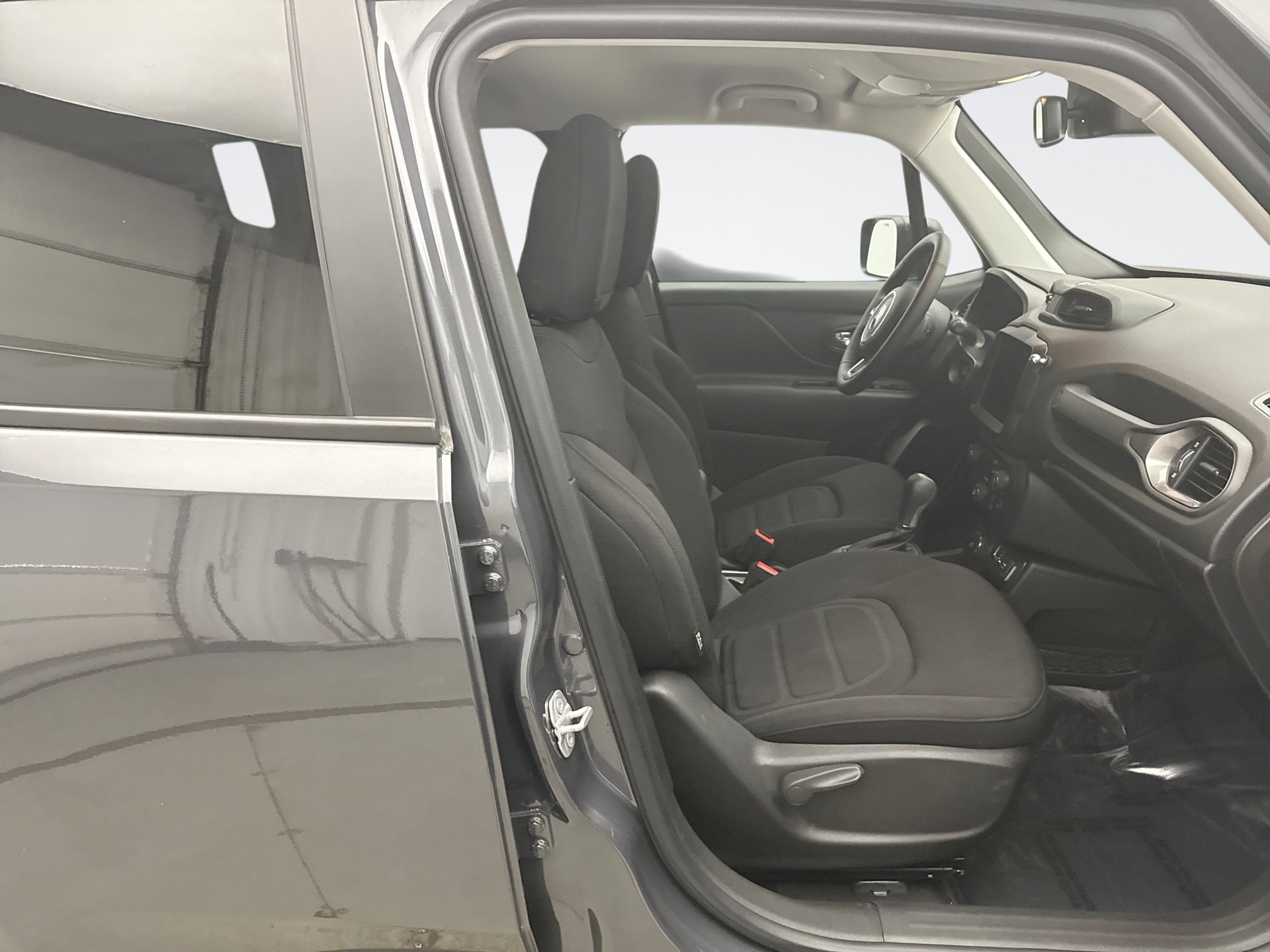 Used 2022 Jeep Renegade Latitude w/ Convenience Group image 17