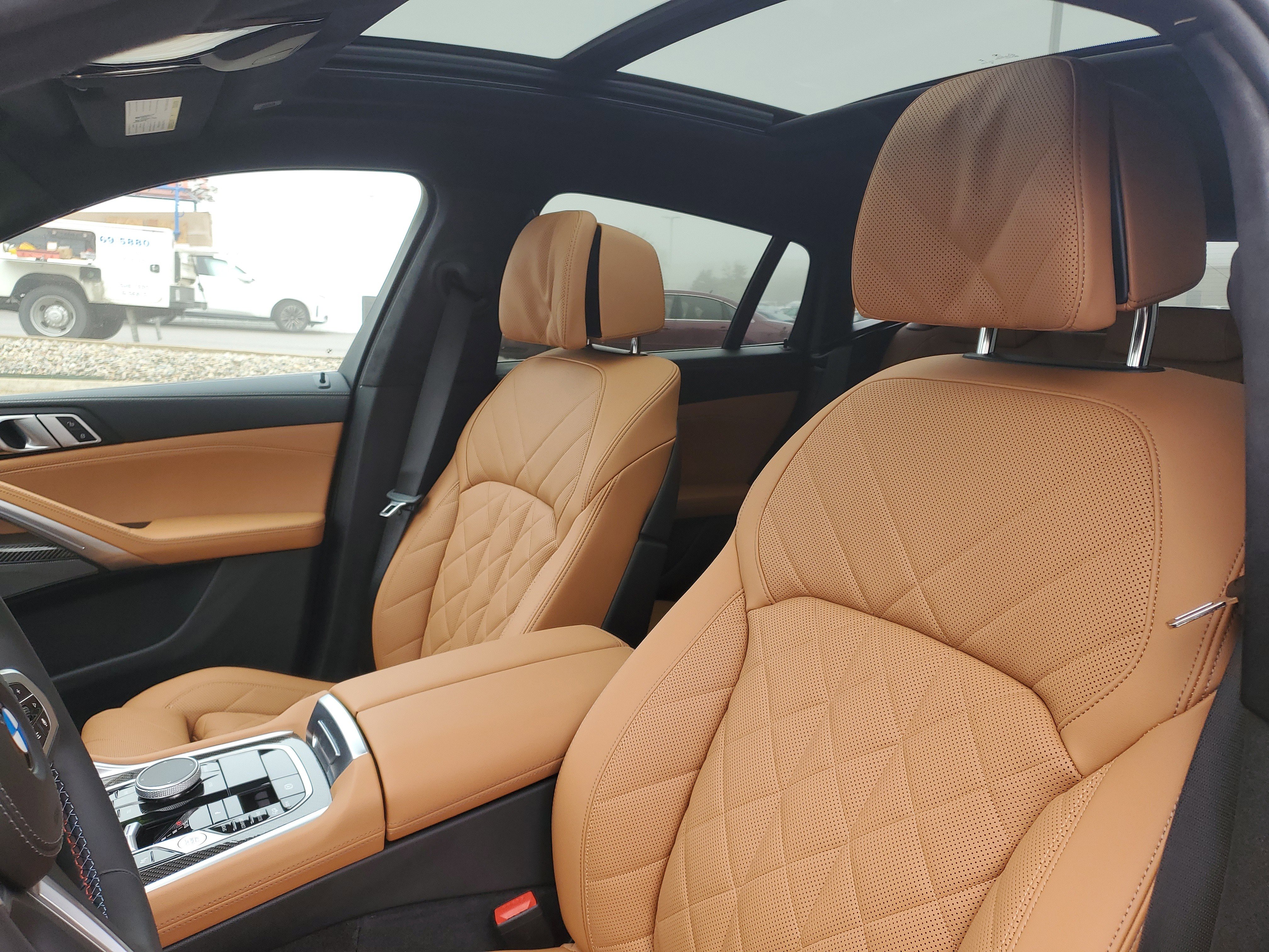 Certified 2025 BMW X6 M60i w/ Climate Comfort Package image 7