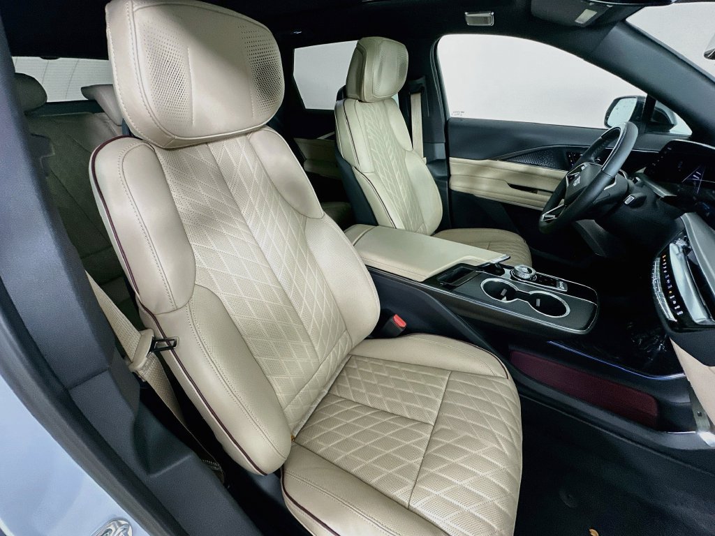 New 2026 Cadillac Lyriq Signature Luxury w/ Nappa Leather Package AWD/4WD image 36