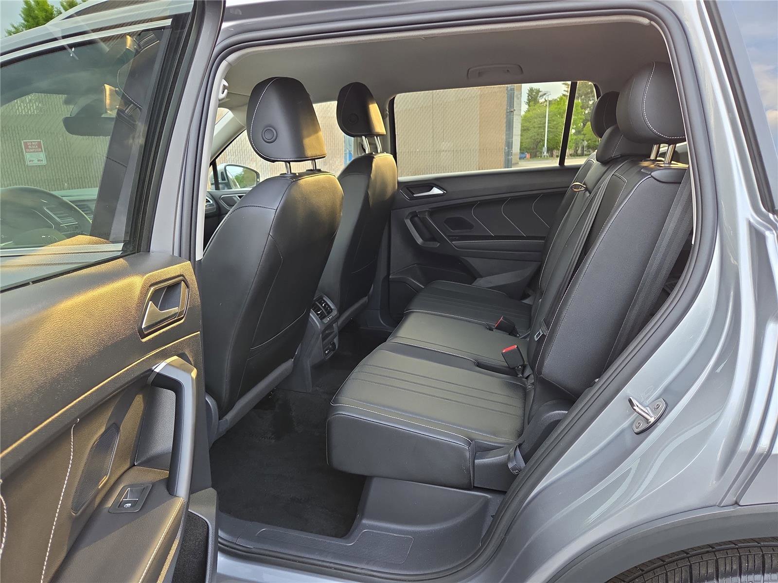 Certified 2024 Volkswagen Tiguan SE FWD image 23
