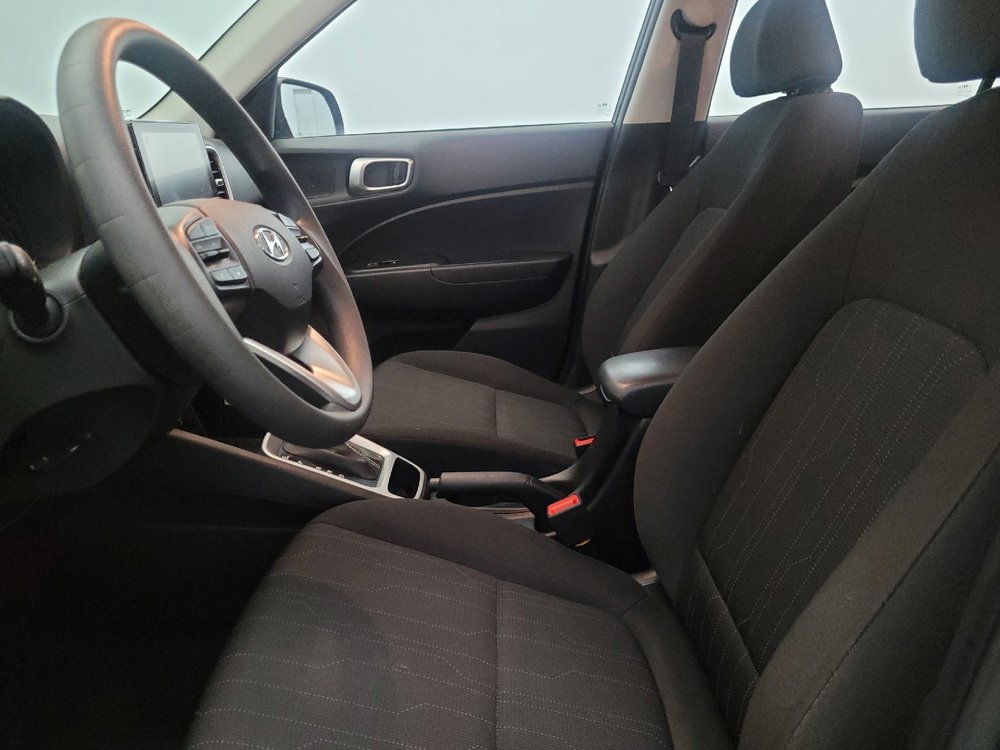 Used 2024 Hyundai Venue SE image 17