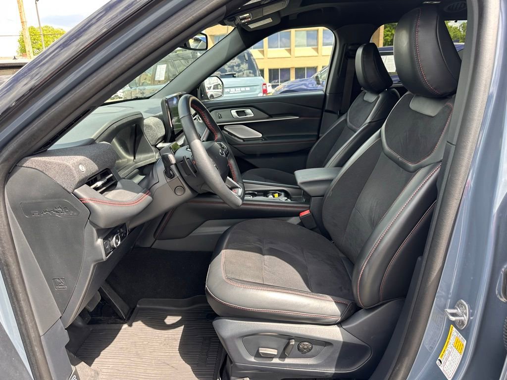 Used 2025 Ford Explorer ST AWD/4WD image 13