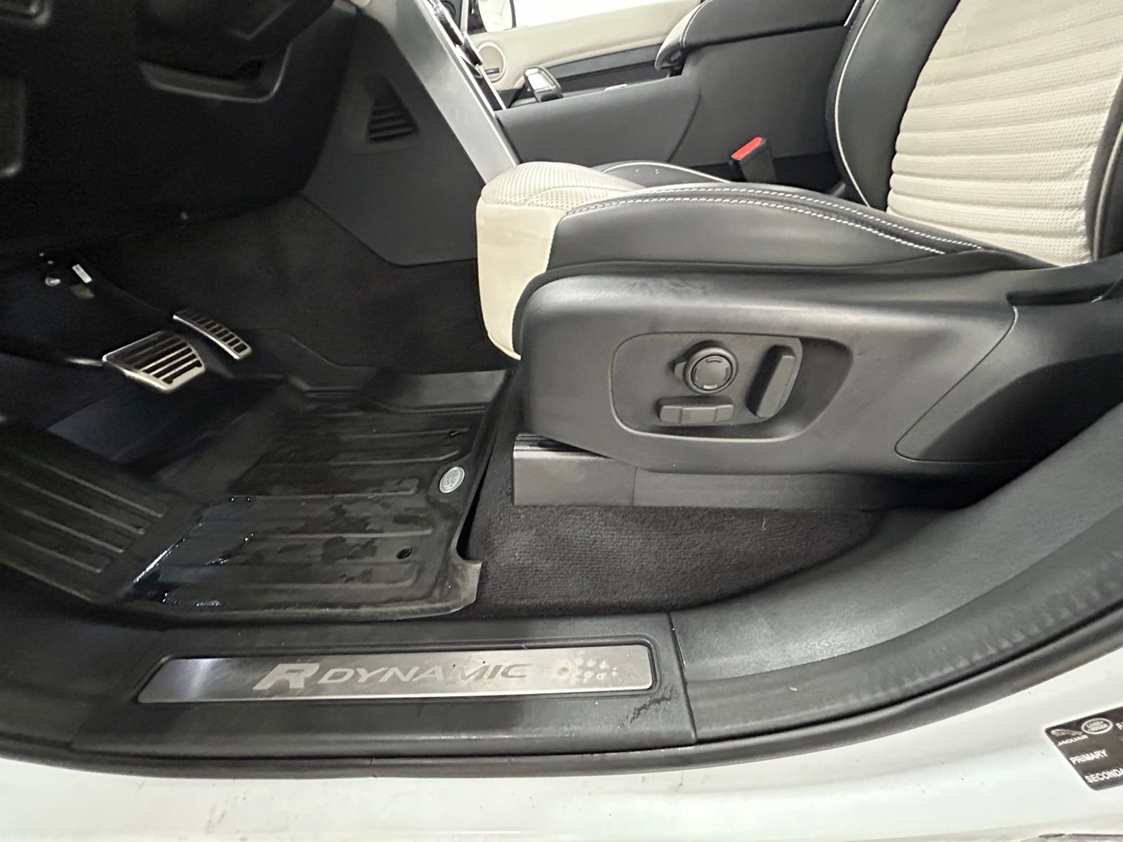 Used 2023 Land Rover Discovery HSE R-Dynamic image 31