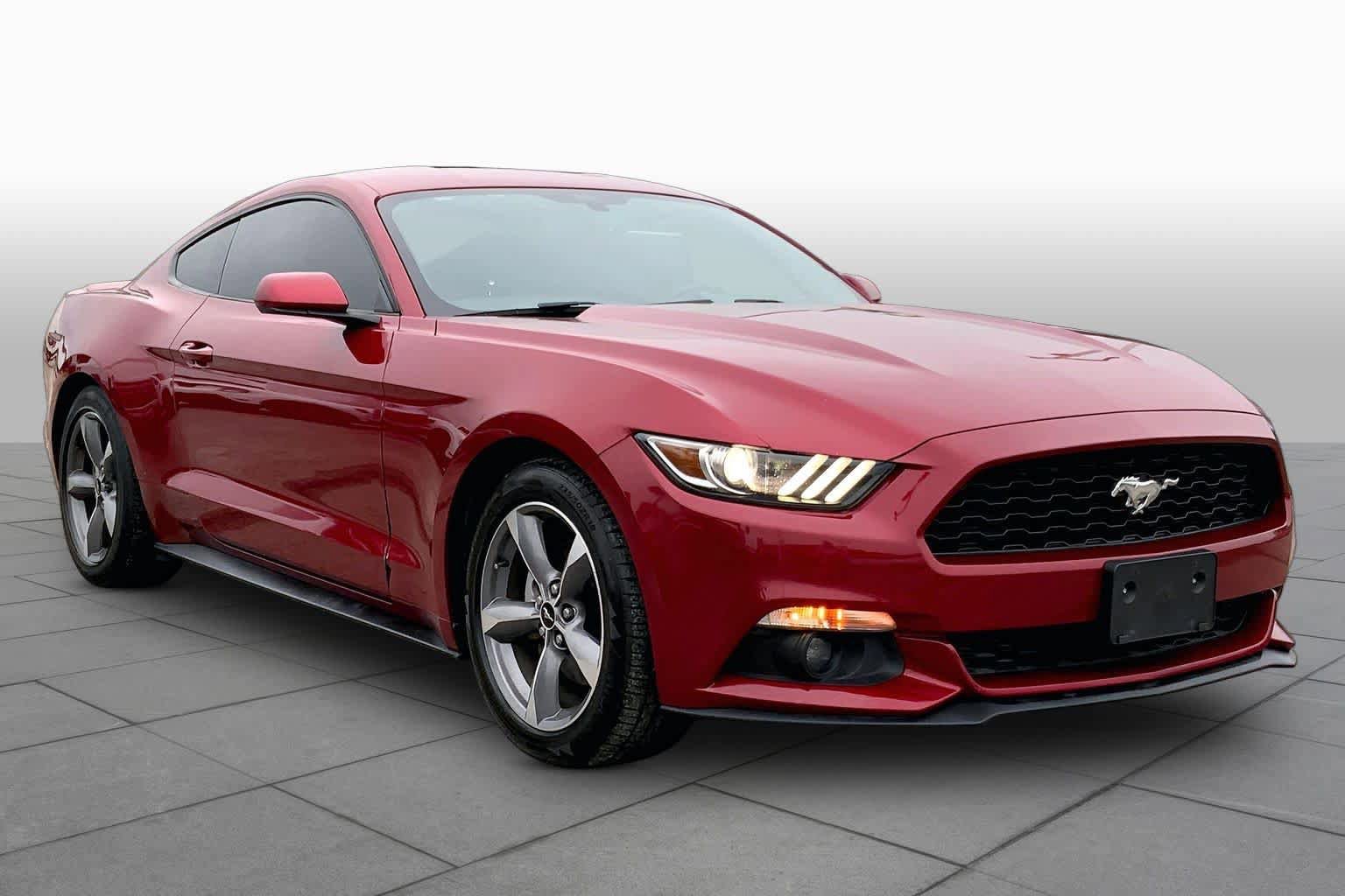 Used 2017 Ford Mustang Coupe RWD image 3