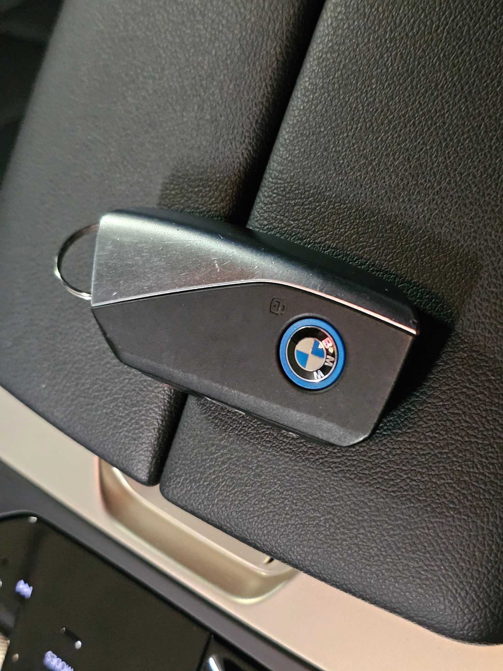 Used 2024 BMW iX xDrive50 w/ Sport Package AWD/4WD image 35
