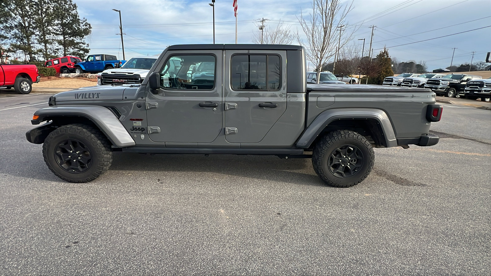 Used 2023 Jeep Gladiator Willys image 11