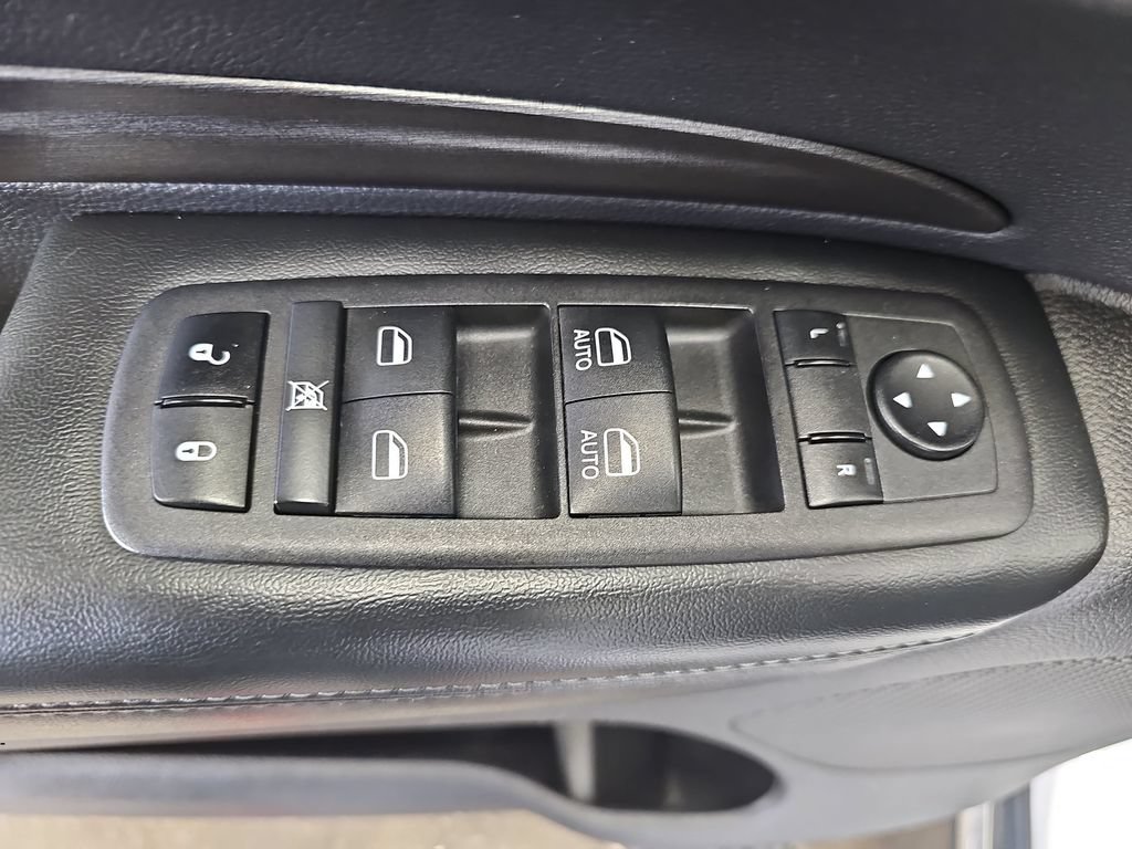 Used 2023 Dodge Durango SXT RWD image 25