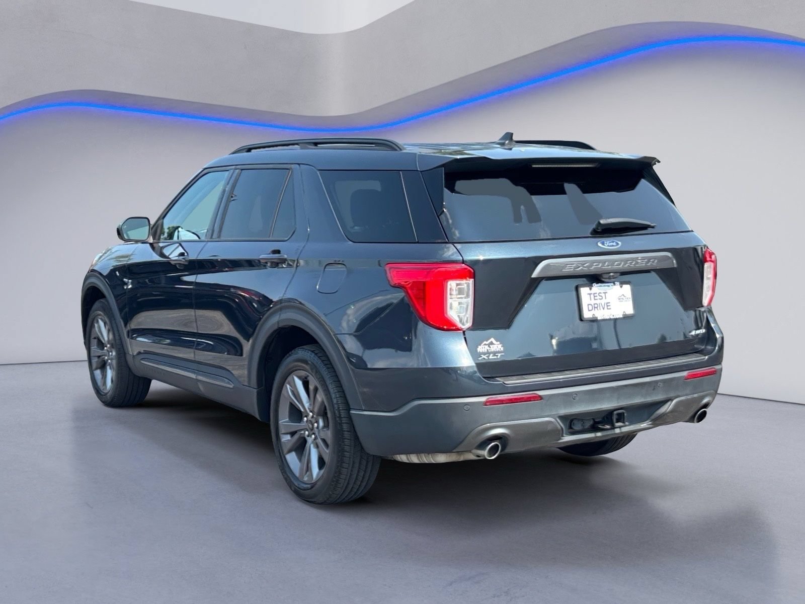 Used 2023 Ford Explorer XLT w/ Equipment Group 202A AWD/4WD image 3