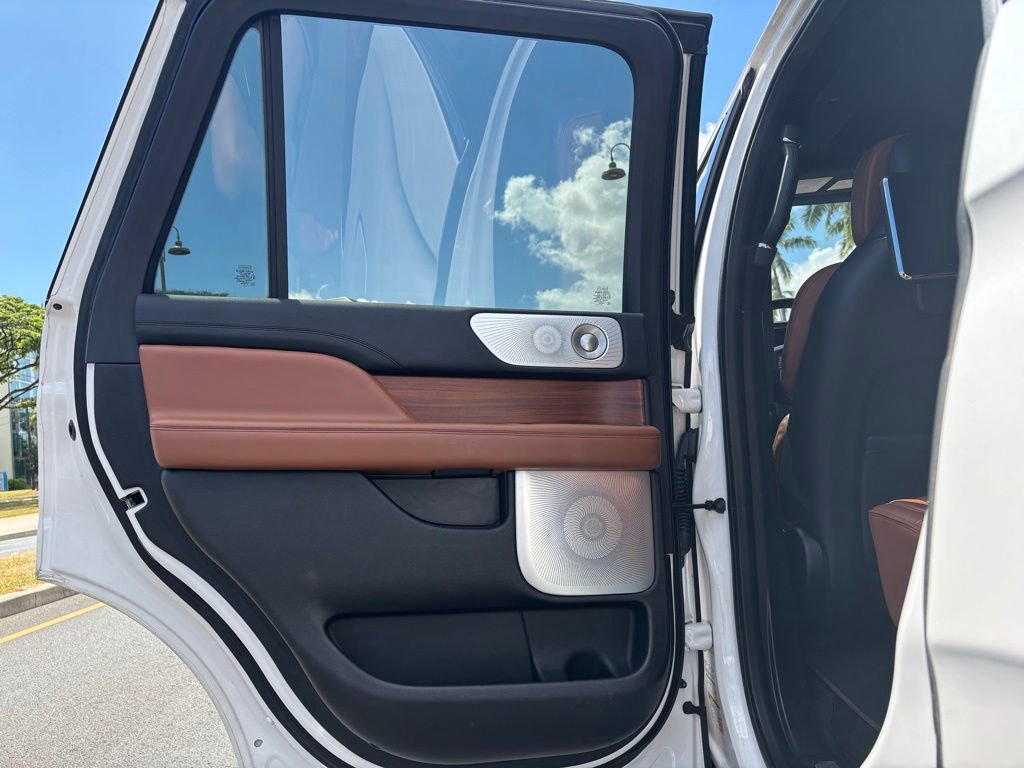 Used 2019 Lincoln Navigator Reserve w/ Cargo Package AWD/4WD image 18