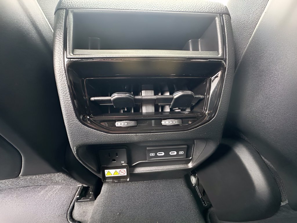 New 2026 Jeep Grand Cherokee Altitude AWD/4WD image 37